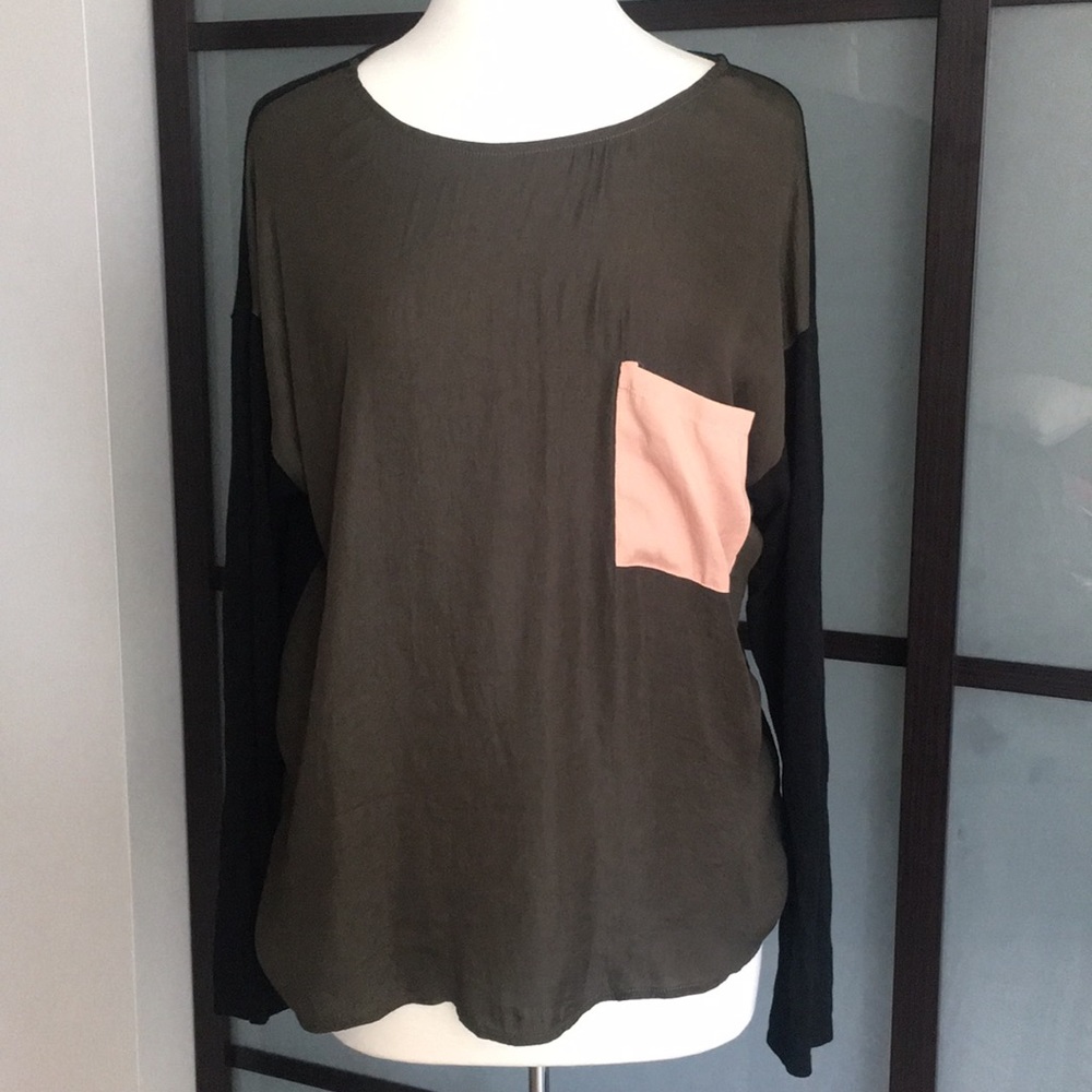Long sleeve pocket t-shirt